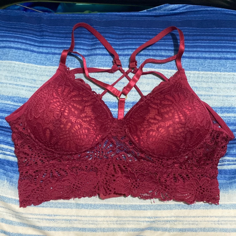 Strappy lace push up bra